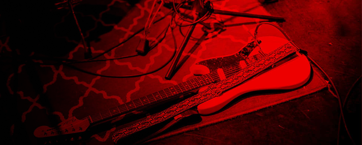 Guitarra en rojo